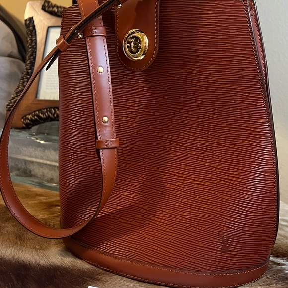 💯 Authentic Louis Vuitton Epi Cluny Leather Bag - - Picture 15 of 15
